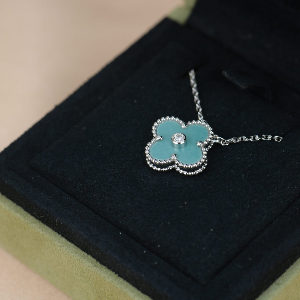 ??MIRA?¡¥CLOVER 15MM DIAMOND SVRES PORCELAIN  NECKLACE SILVER