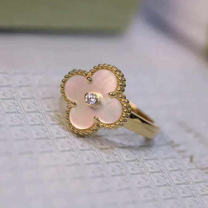 ??MIRA?¡¥CLOVER PINK MOP RING GOLD DIAMOND