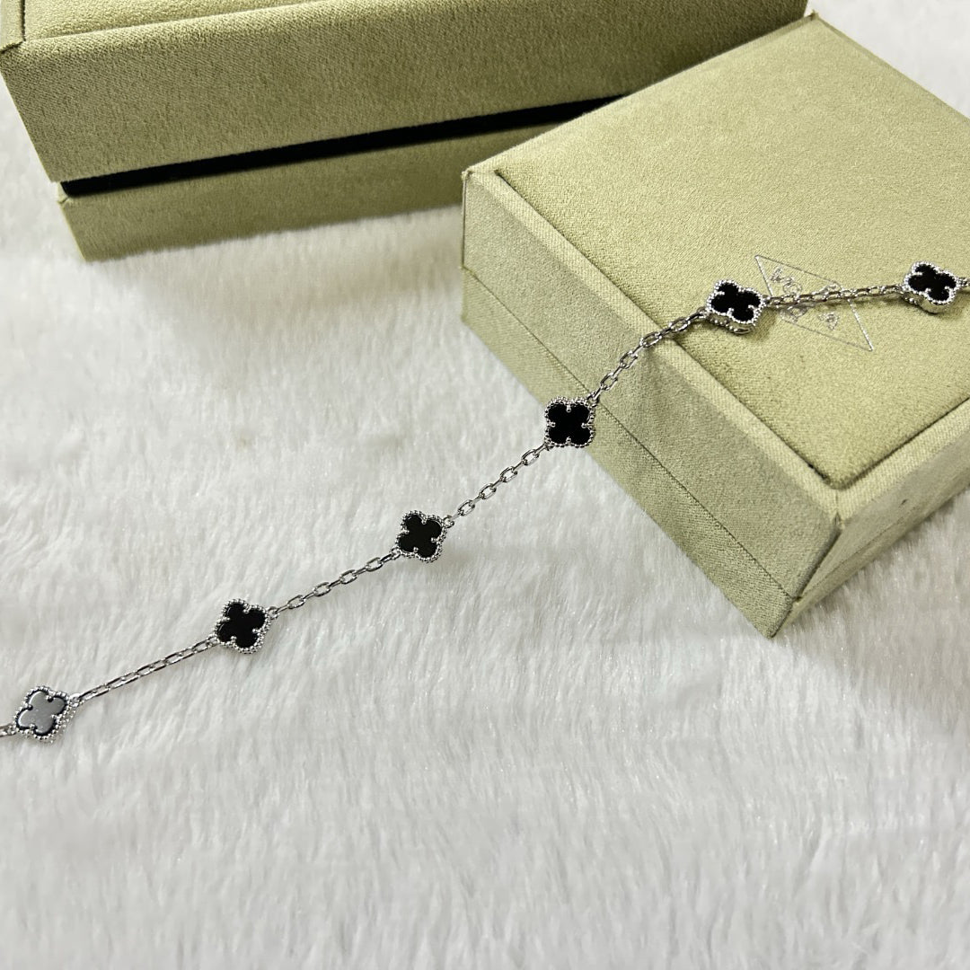 [??MIRA?¡¥]CLOVER 6 MOTIF  ONYXS BRACELET