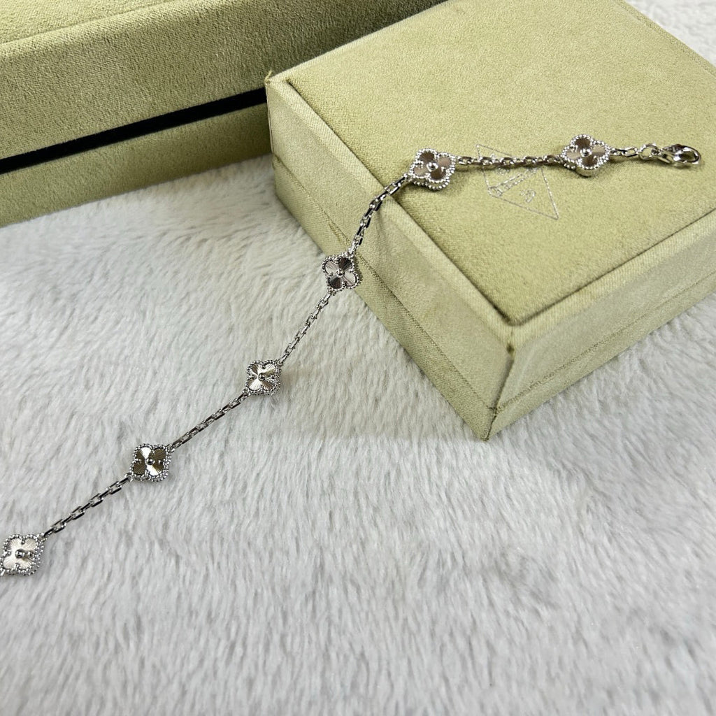 [MIRA]New CLOVER 6 MOTIF DIAMOND BRACELET