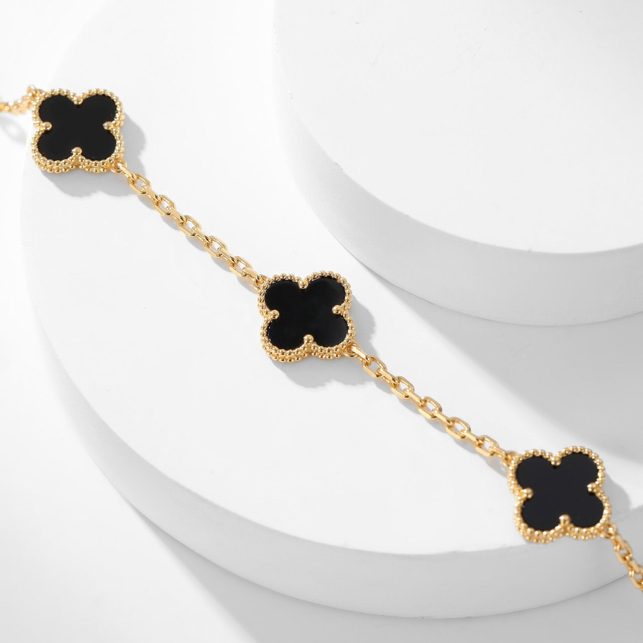 ??MIRA?¡¥CLOVER 10 MOTIFS ONYX NECKLACE