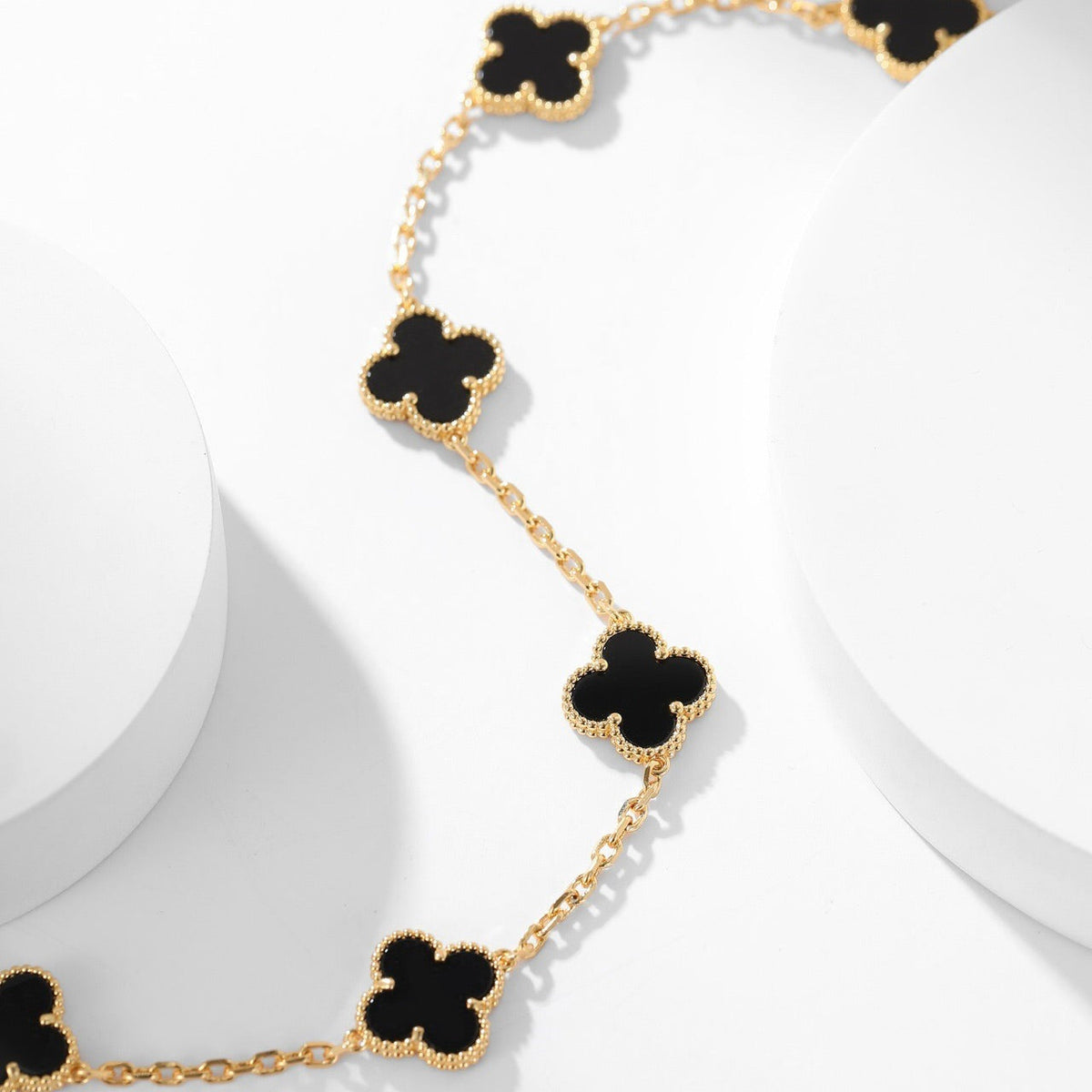 ??MIRA?¡¥CLOVER 10 MOTIFS ONYX NECKLACE