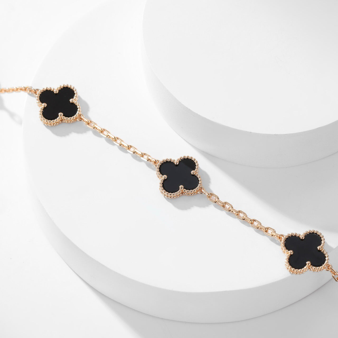 ??MIRA?¡¥CLOVER 10 MOTIFS ONYX NECKLACE