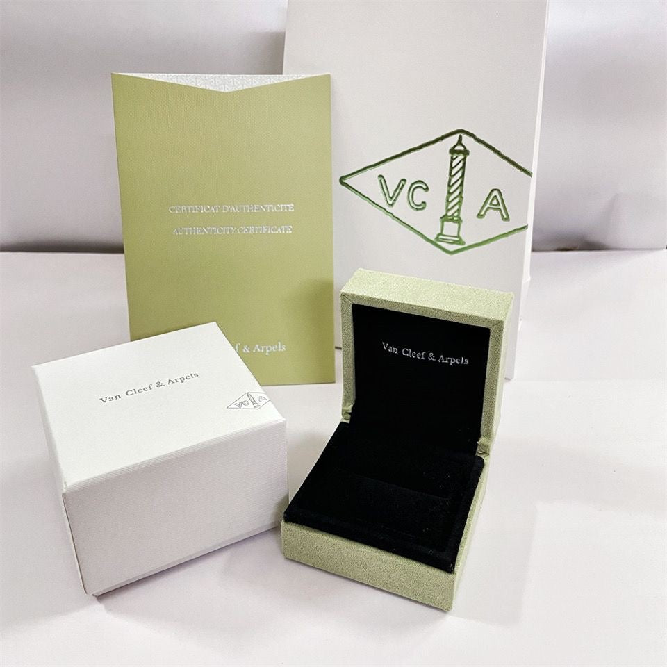 ??MIRA?¡¥VA CLOVER BRACELET NECKLACE RING BOX GIFT BAG