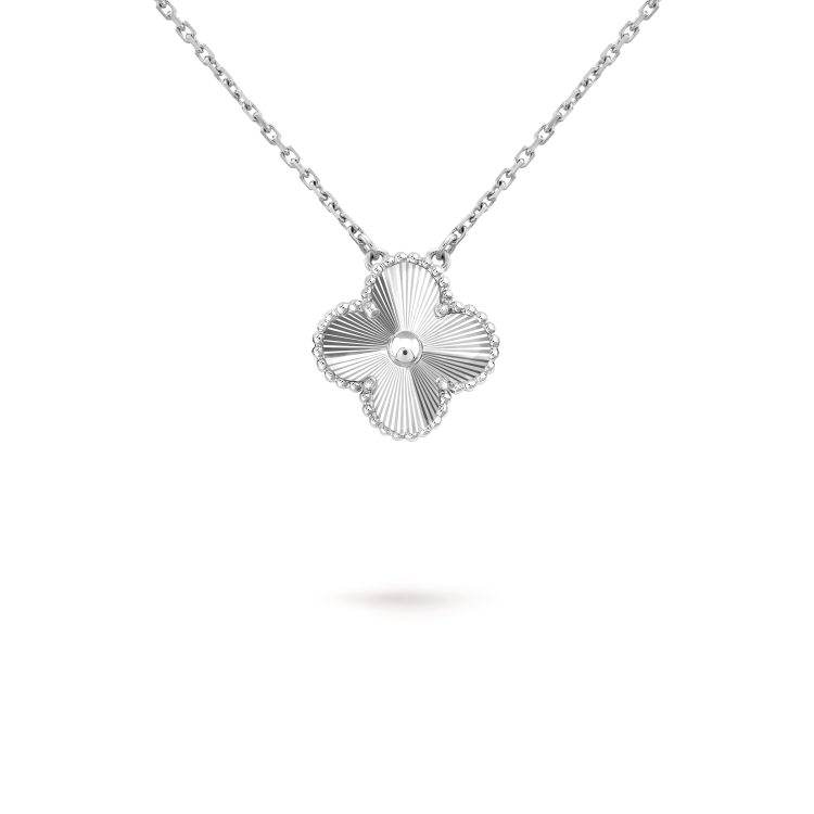 ??MIRA?¡¥CLOVER 15MM LASER NECKLACE SILVER