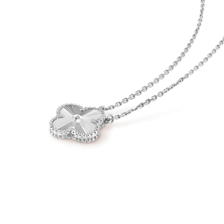 ??MIRA?¡¥CLOVER 15MM LASER NECKLACE SILVER