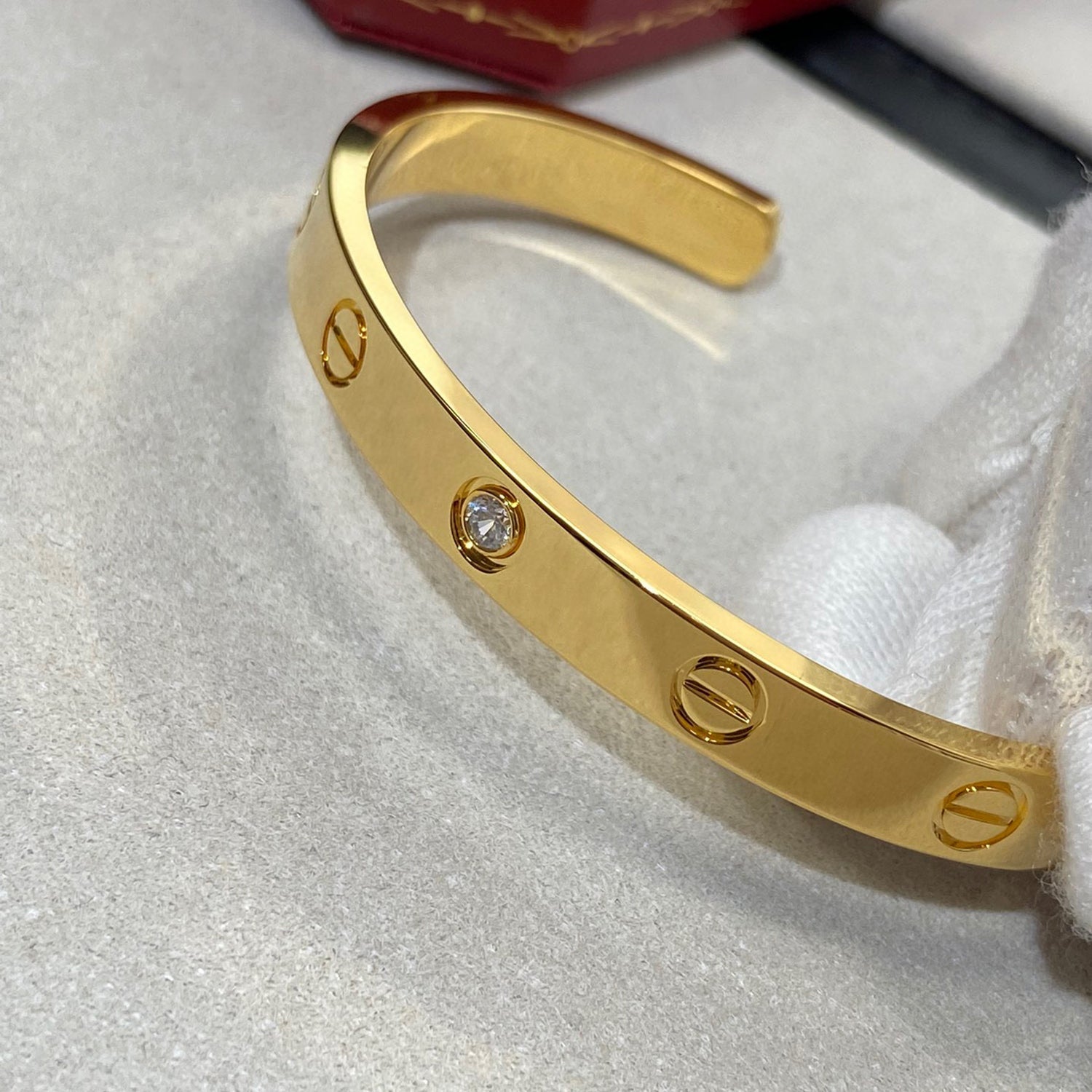 ??MIRA?¡¥LOVE BRACELET 6.1MM 1 DIAMOND OPEN CUFF