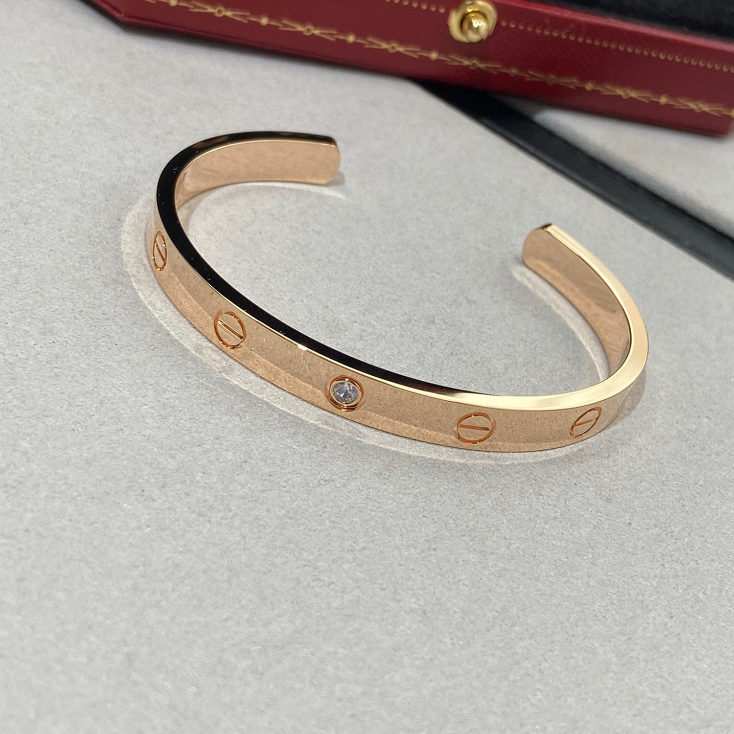 ??MIRA?¡¥LOVE BRACELET 6.1MM 1 DIAMOND OPEN CUFF