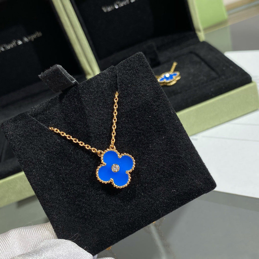 ??MIRA?¡¥CLOVER 15MM DIAMOND AND BLUE AGATE NECKLACE