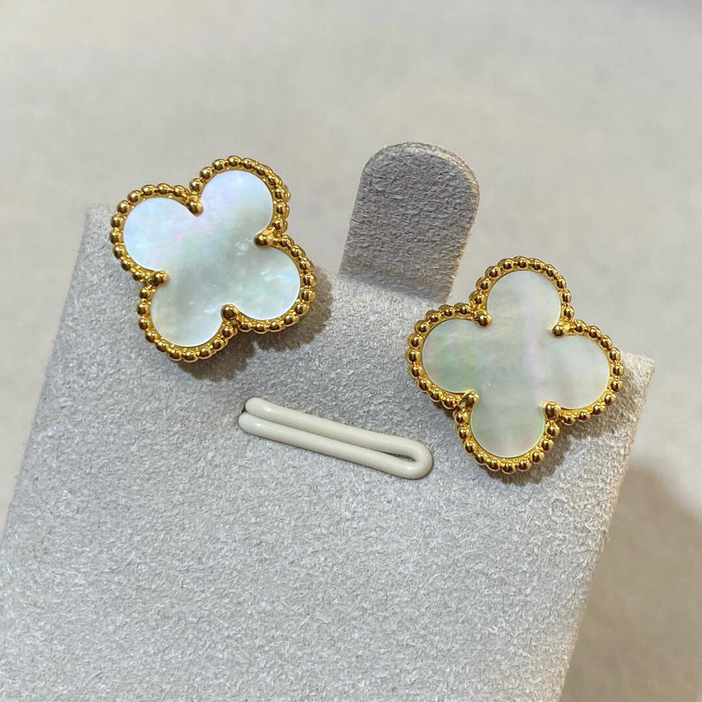 [MIRA] CLOVER LARGE (20mm) 1 MOTIFS WHITE MOP STUD EARRINGS