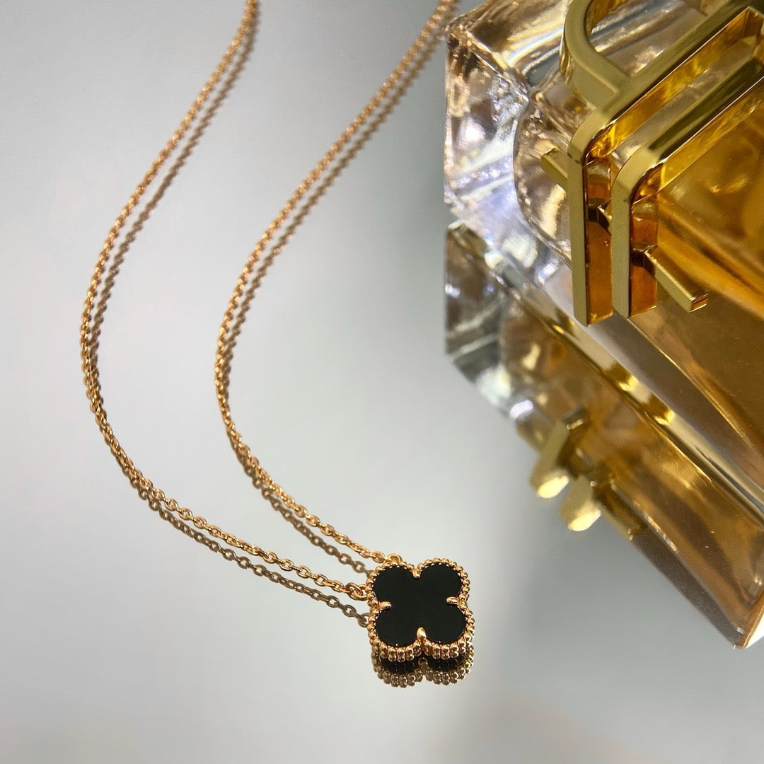 ??MIRA?¡¥CLOVER 15MM BLACK ONYX SINGLE FLOWER NECKLACE