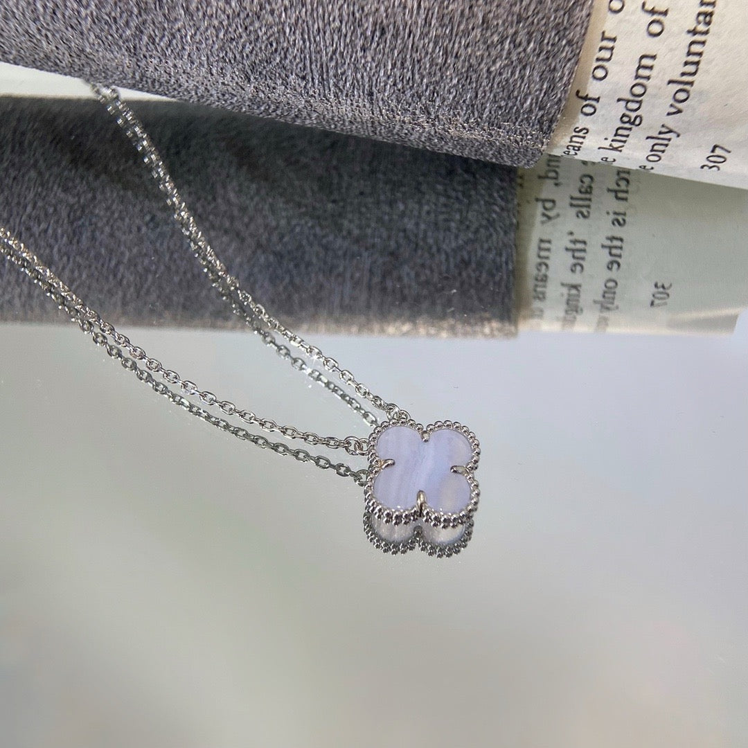 ??MIRA?¡¥CLOVER 15MM BLUE CHALCEDONY NECKLACE SILVER