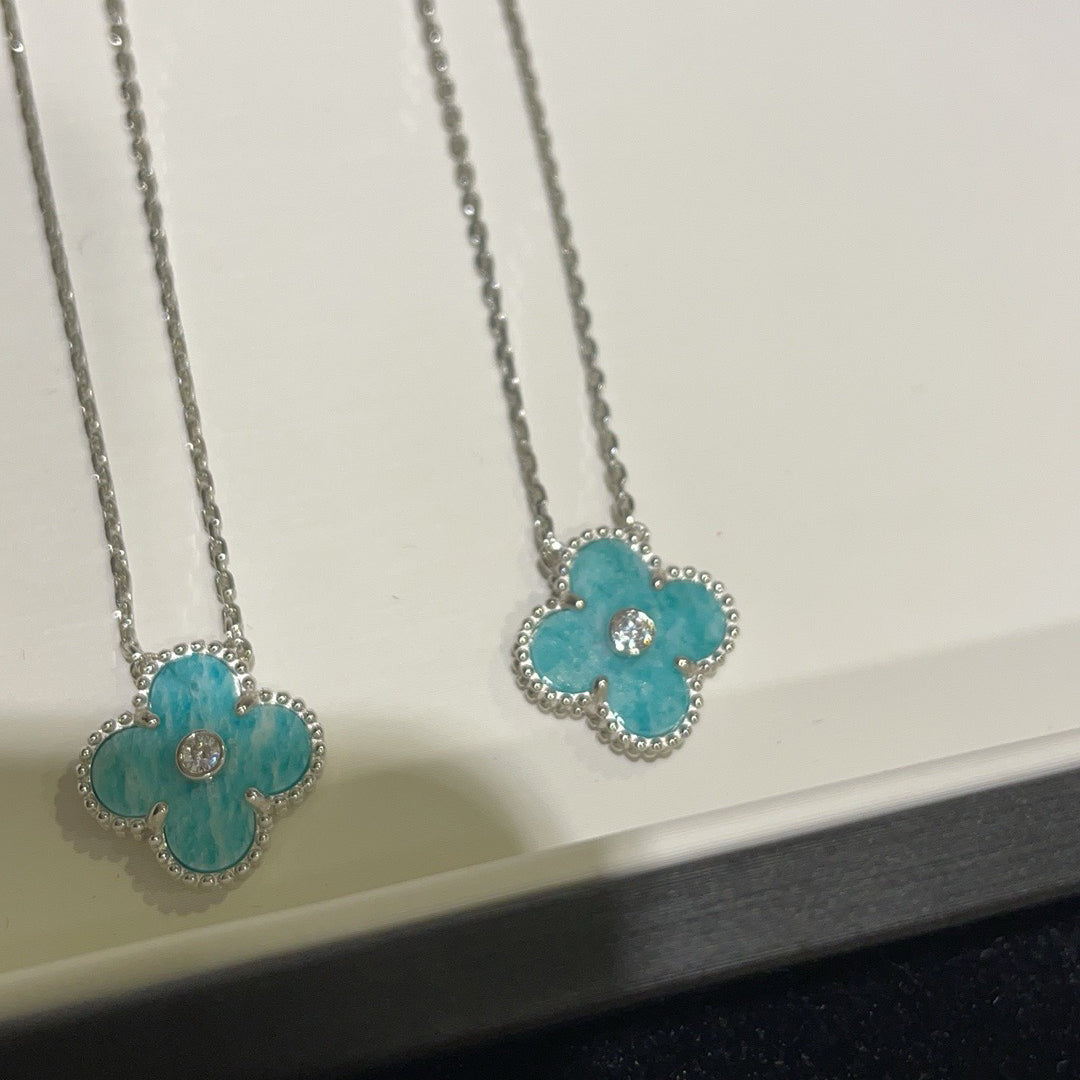 ??MIRA?¡¥CLOVER 15MM DIAMOND SVRES PORCELAIN  NECKLACE SILVER