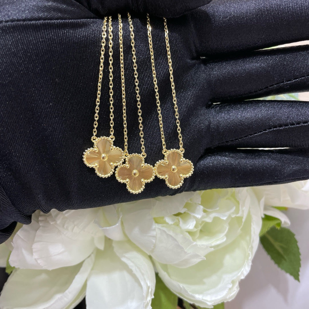 ??MIRA?¡¥CLOVER 15MM LASER NECKLACE