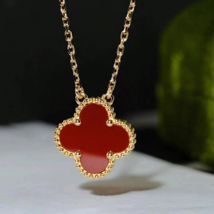 ??MIRA?¡¥CLOVER 15MM CARNELIAN SINGLE FLOWER NECKLACE
