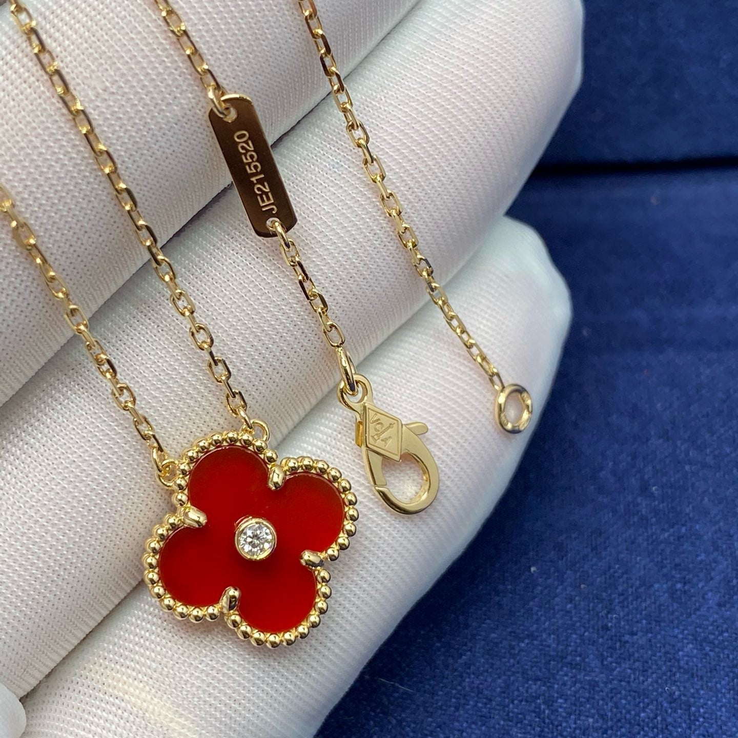 ??MIRA?¡¥CLOVER 15MM DIAMOND CARNELIAN NECKLACE