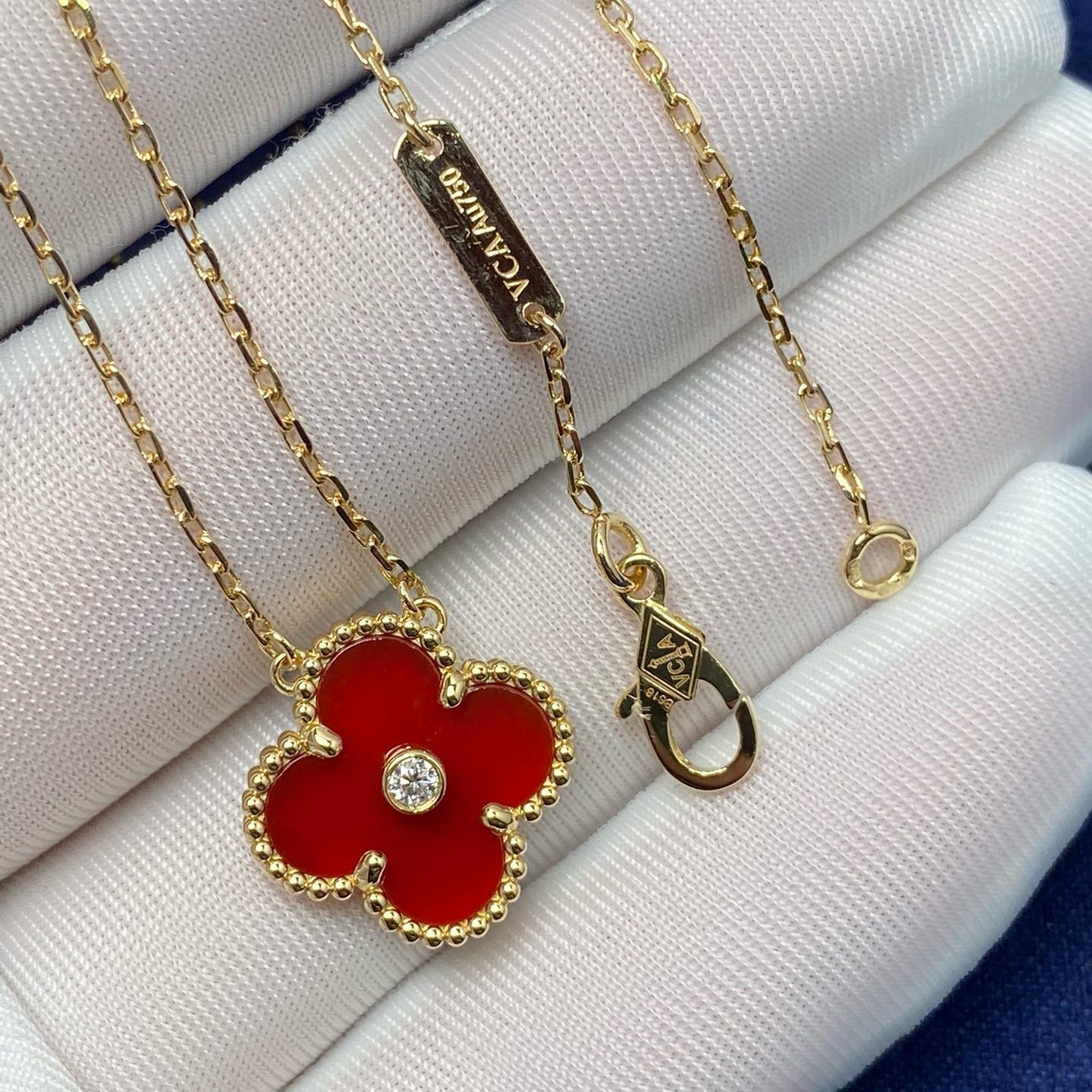 ??MIRA?¡¥CLOVER 15MM DIAMOND CARNELIAN NECKLACE