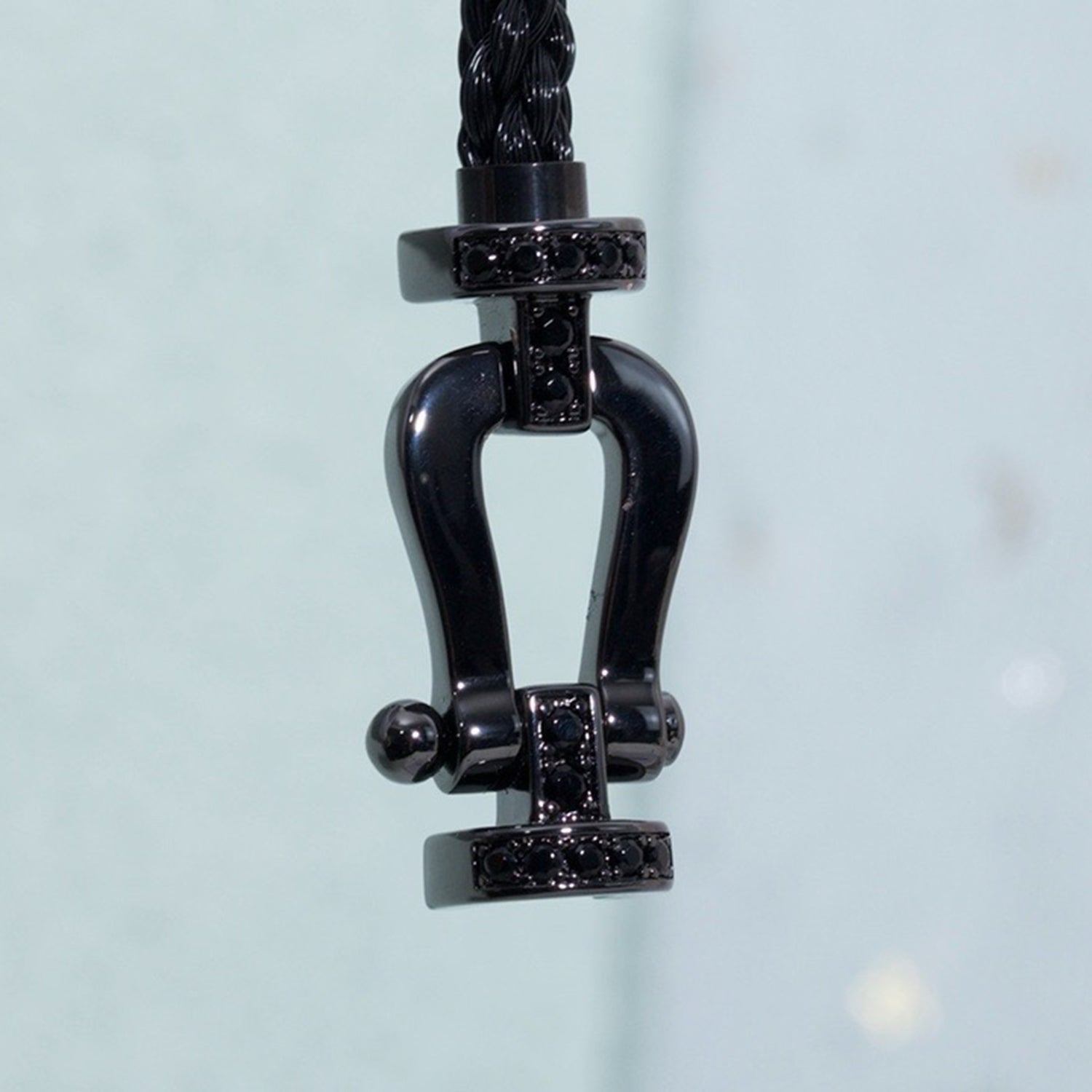 ??MIRA?¡¥FORCE LARGE SERIES HORSESHOE BLACK SAMURAI BRACELET