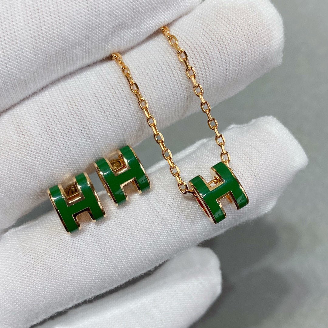 ??MIRA?¡¥POP H GREEN NECKLACE SILVER AND GOLD
