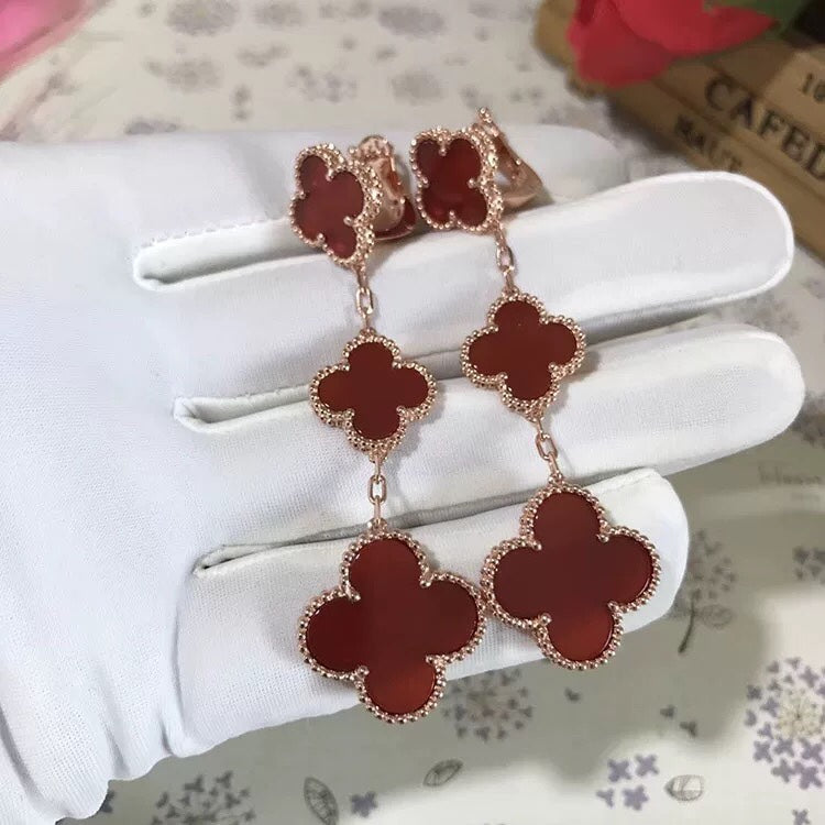 ??MIRA?¡¥CLOVER 3 MOTIF CARNELIAN DROP EARRINGS