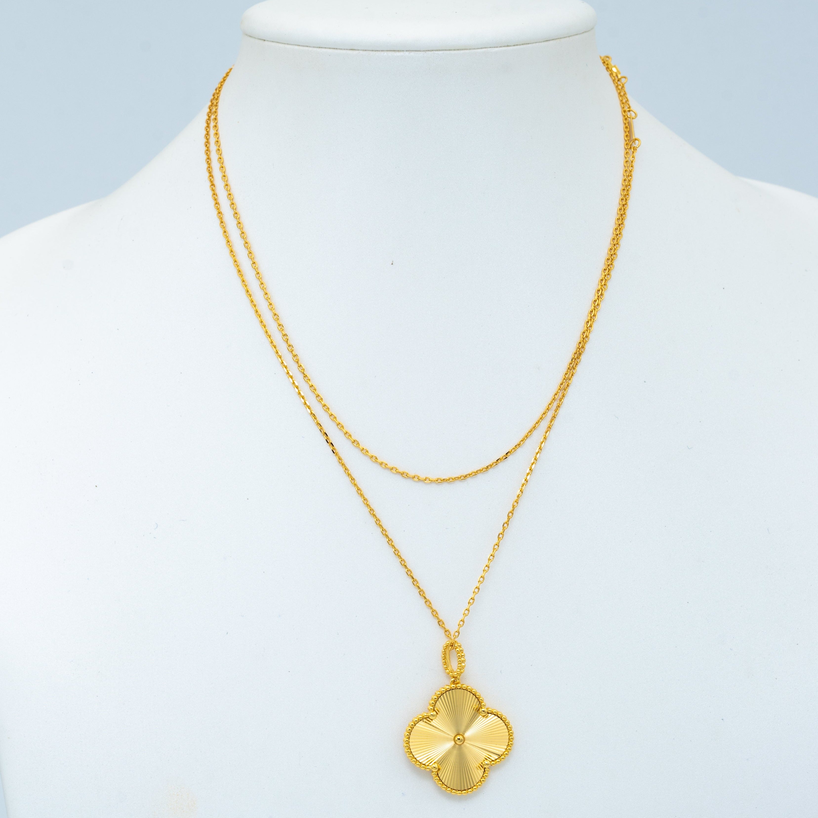 ??MIRA?¡¥CLOVER 25MM PEDANT NECKLACE GOLD