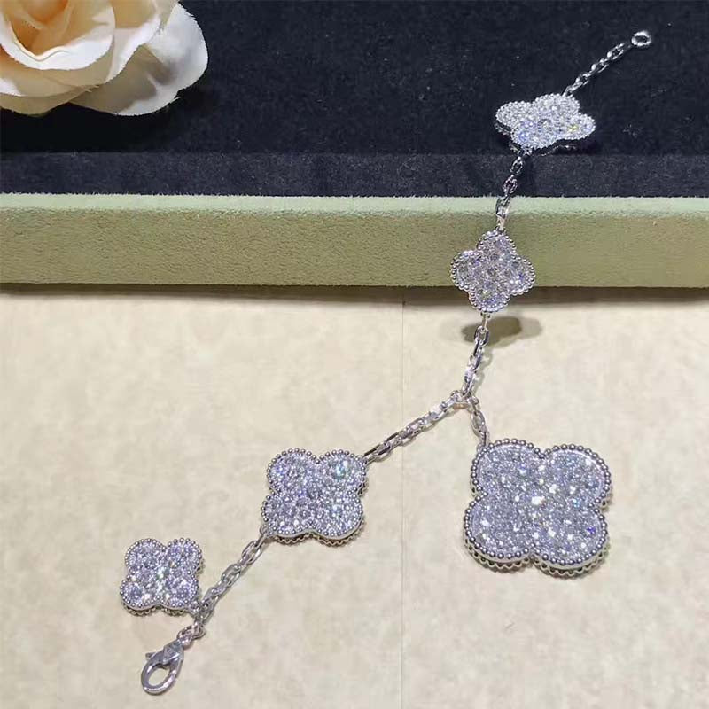 ??MIRA?¡¥CLOVER 6 MOTIFS SILVER DIAMOND BRACELET