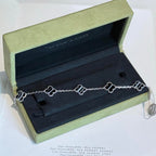 ??MIRA?¡¥CLOVER 5 MOTIF VEINED ONYX BRACELET SILVER