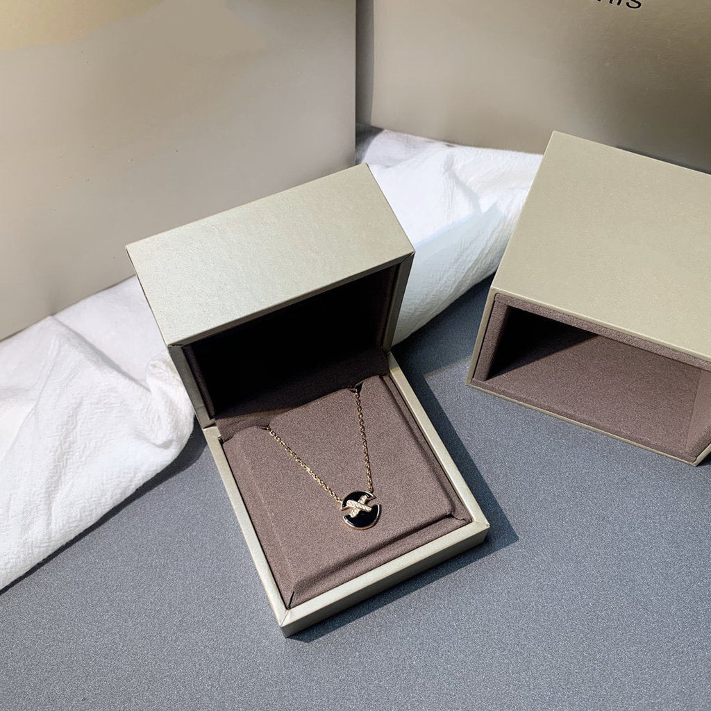 ??MIRA?¡¥JEUX DE PINK GOLD DIAMOND NECKLACE