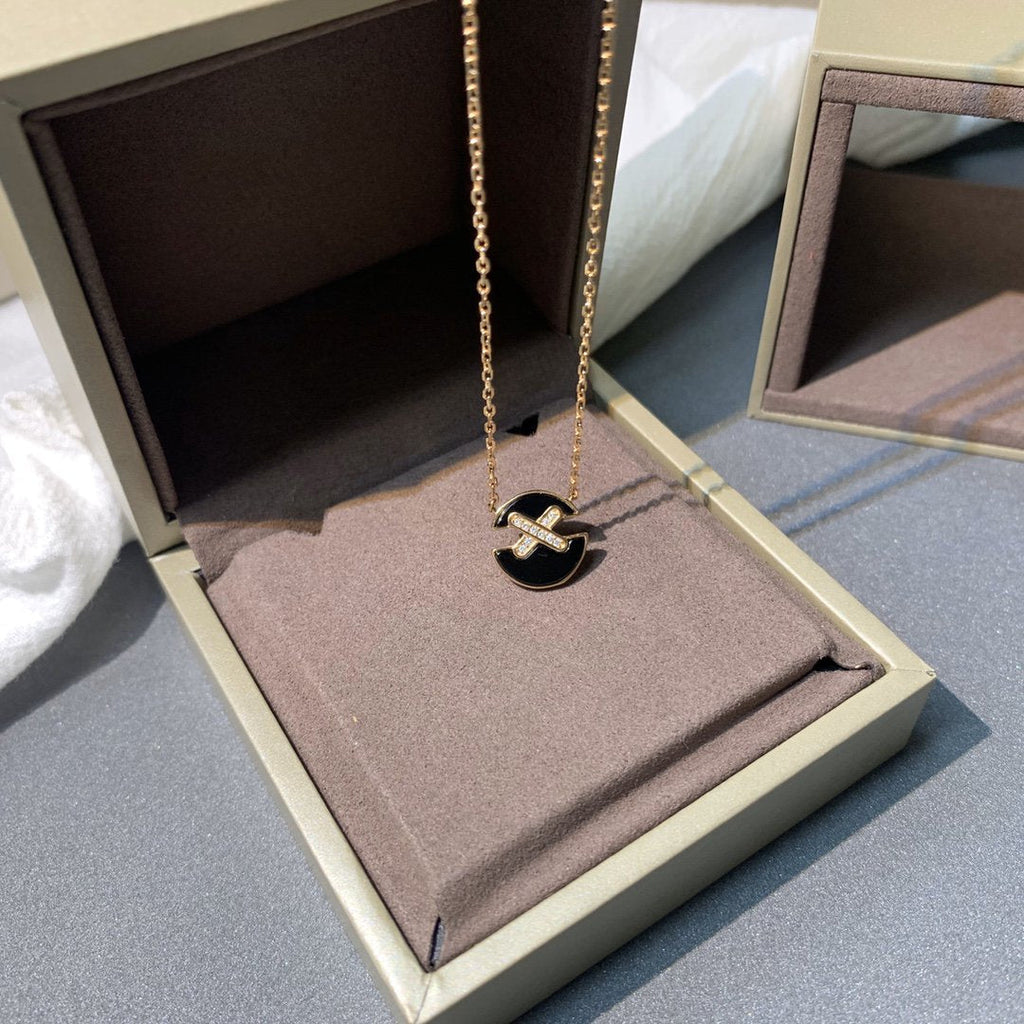 ??MIRA?¡¥JEUX DE PINK GOLD DIAMOND NECKLACE