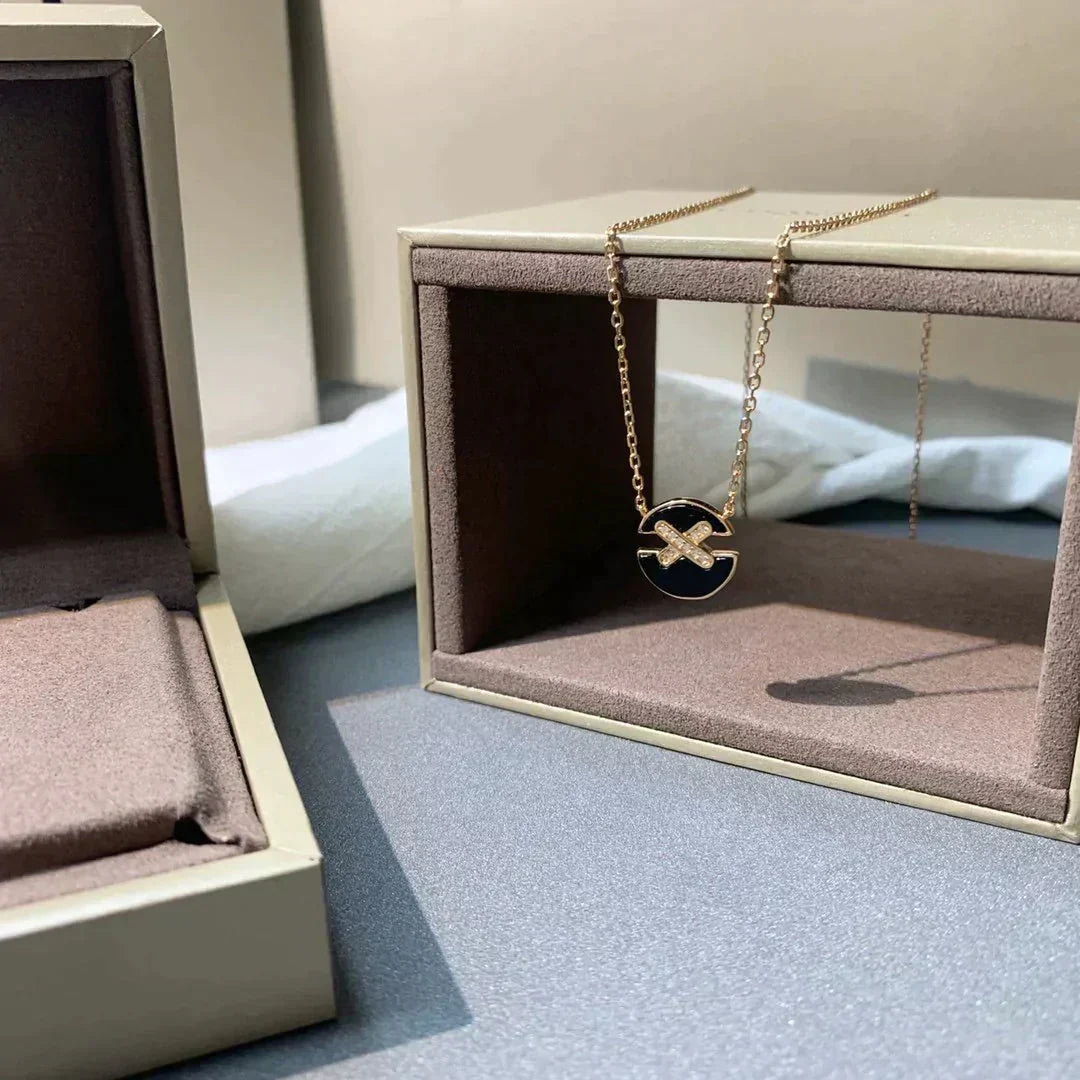 ??MIRA?¡¥JEUX DE ROSE GOLD DIAMOND NECKLACE