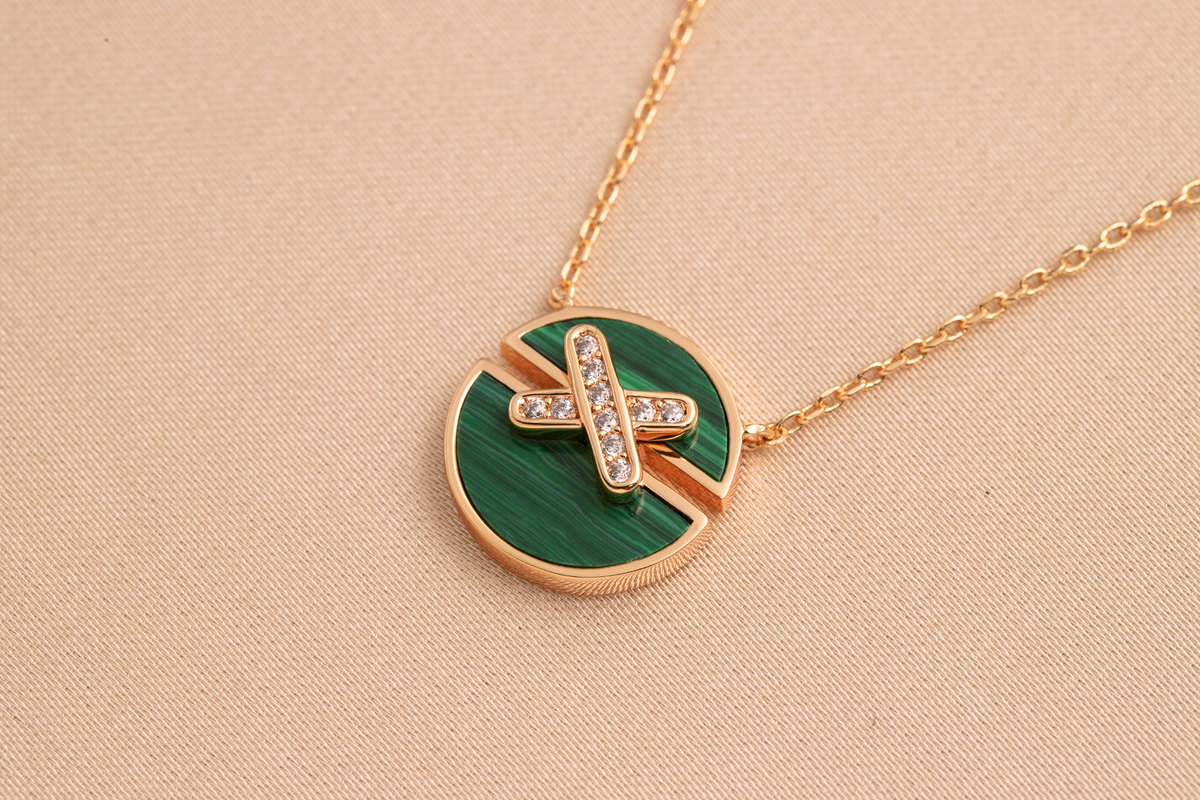 ??MIRA?¡¥JEUX DE PINK GOLD DIAMOND NECKLACE