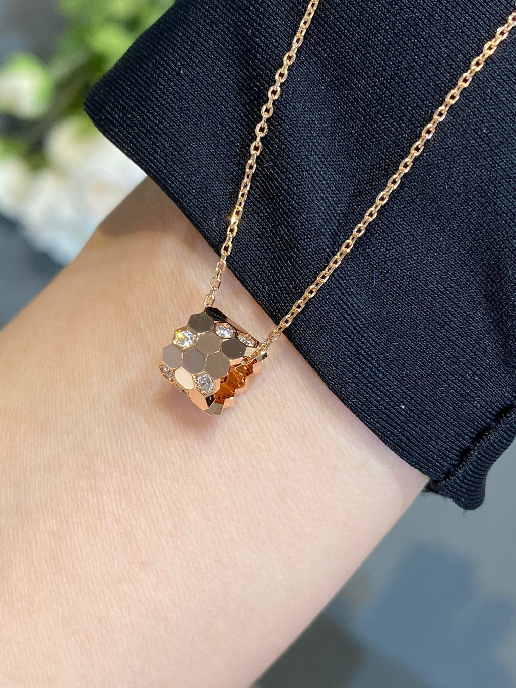 ??MIRA?¡¥BEE LOVE DIAMOND NECKLACE