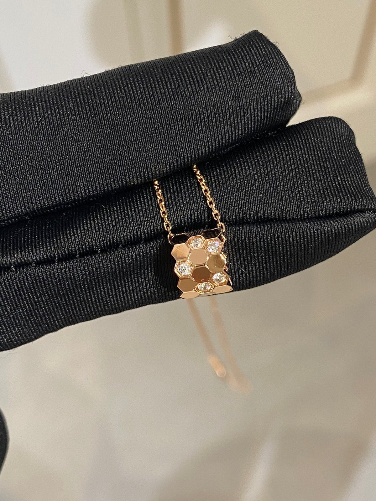 ??MIRA?¡¥BEE LOVE DIAMOND NECKLACE