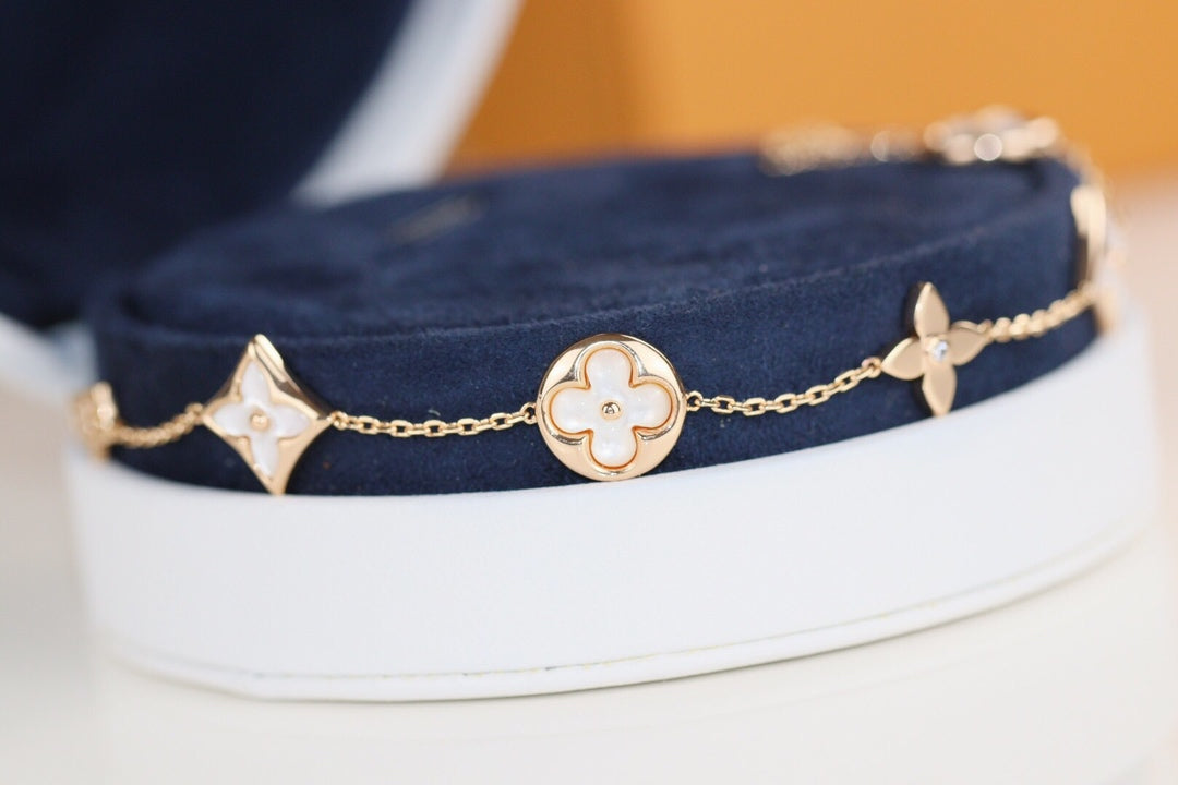 ??MIRA?¡¥LEAF CLOVER BRACELET