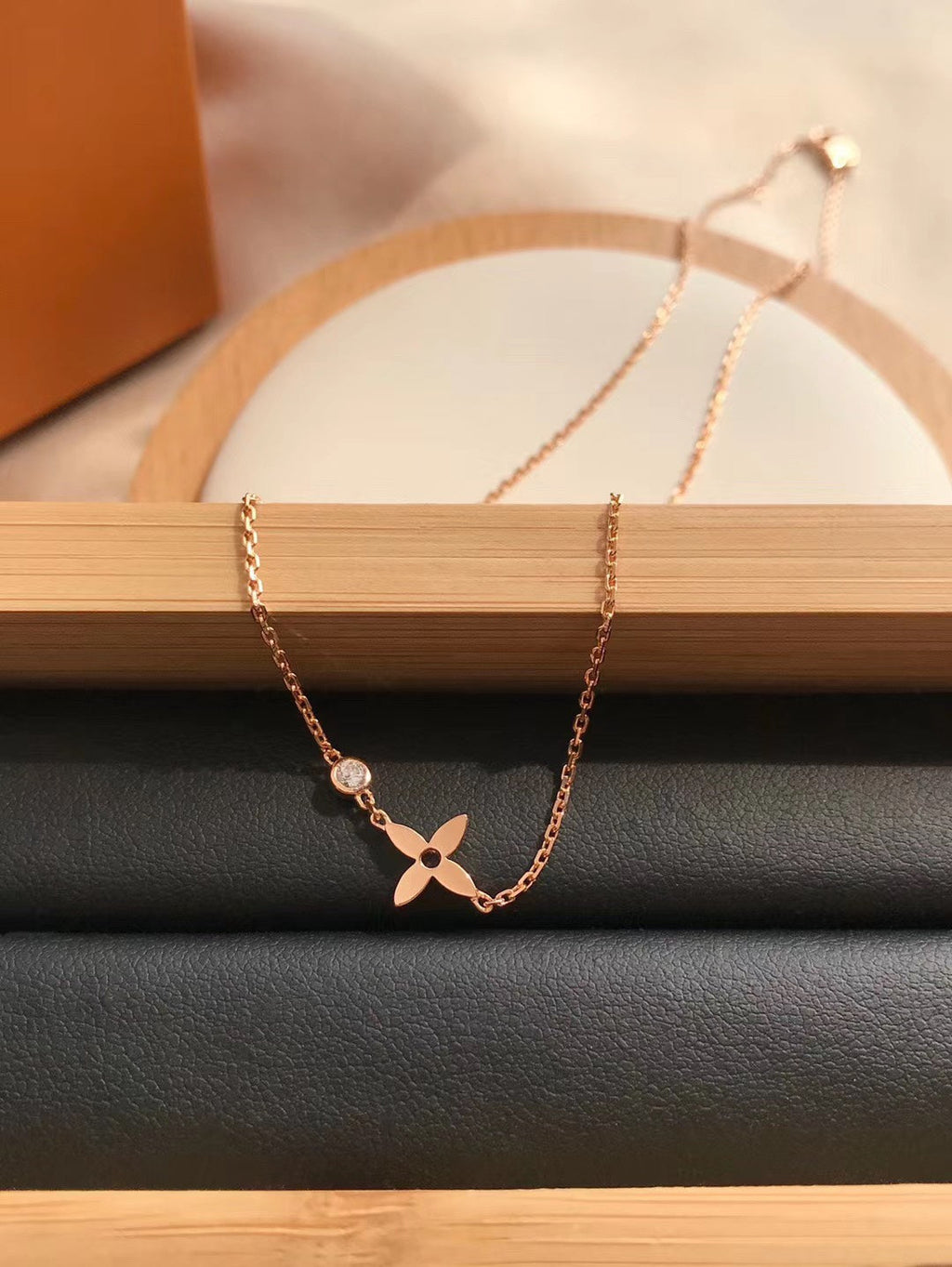 ??MIRA?¡¥BLOSSOM PENDANT PINK GOLD AND DIAMOND