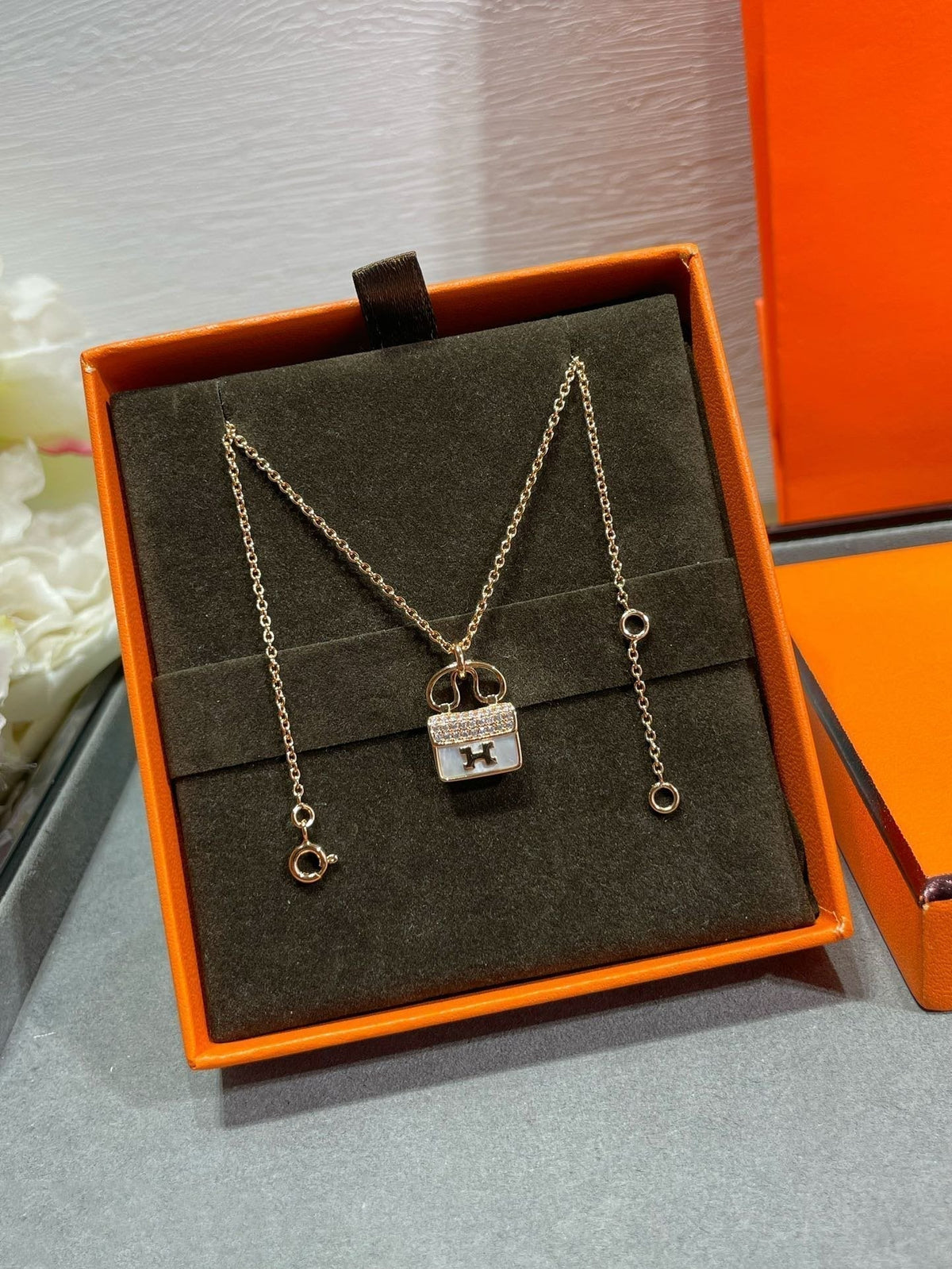 ??MIRA?¡¥H CIRCE MOISSANITE PENDANT NECKLACE GOLD