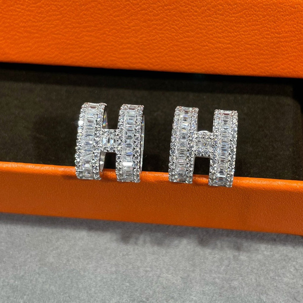 ??MIRA?¡¥H STUD EARRINGS WITH SILVER DIAMONDS