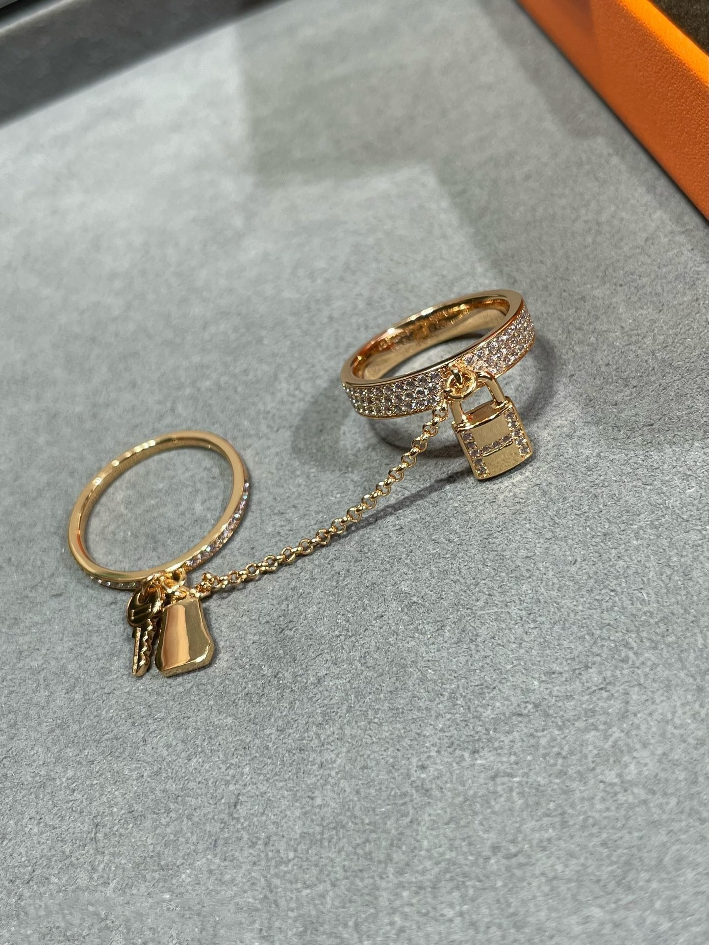 ??MIRA?¡¥HM KELLY CLOCHETTE DOUBLE RING IN  WITH DIAMONDS