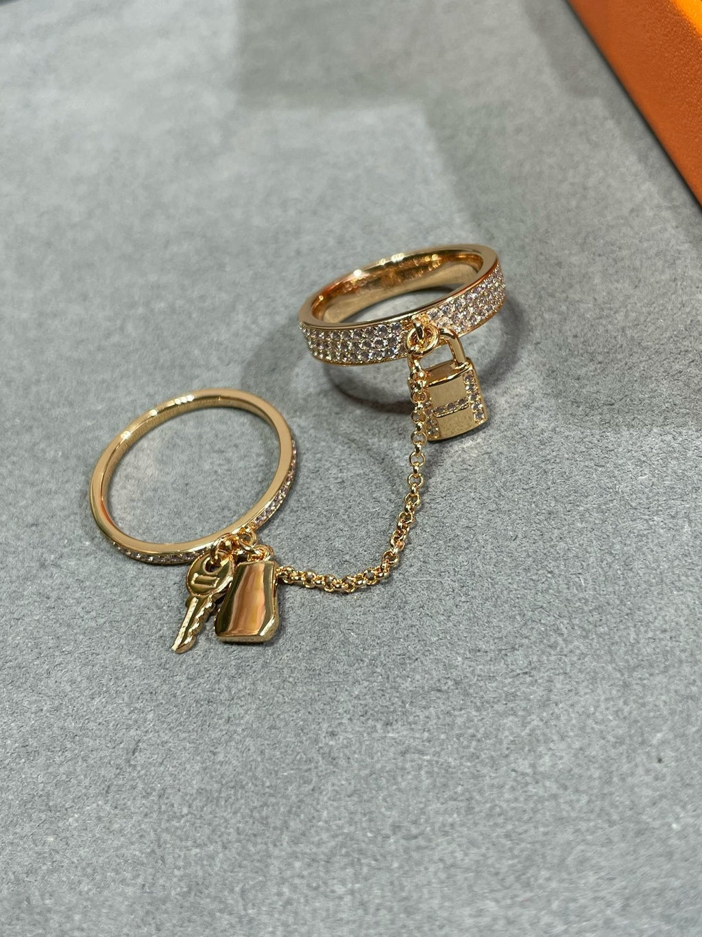 ??MIRA?¡¥HM KELLY CLOCHETTE DOUBLE RING IN  WITH DIAMONDS