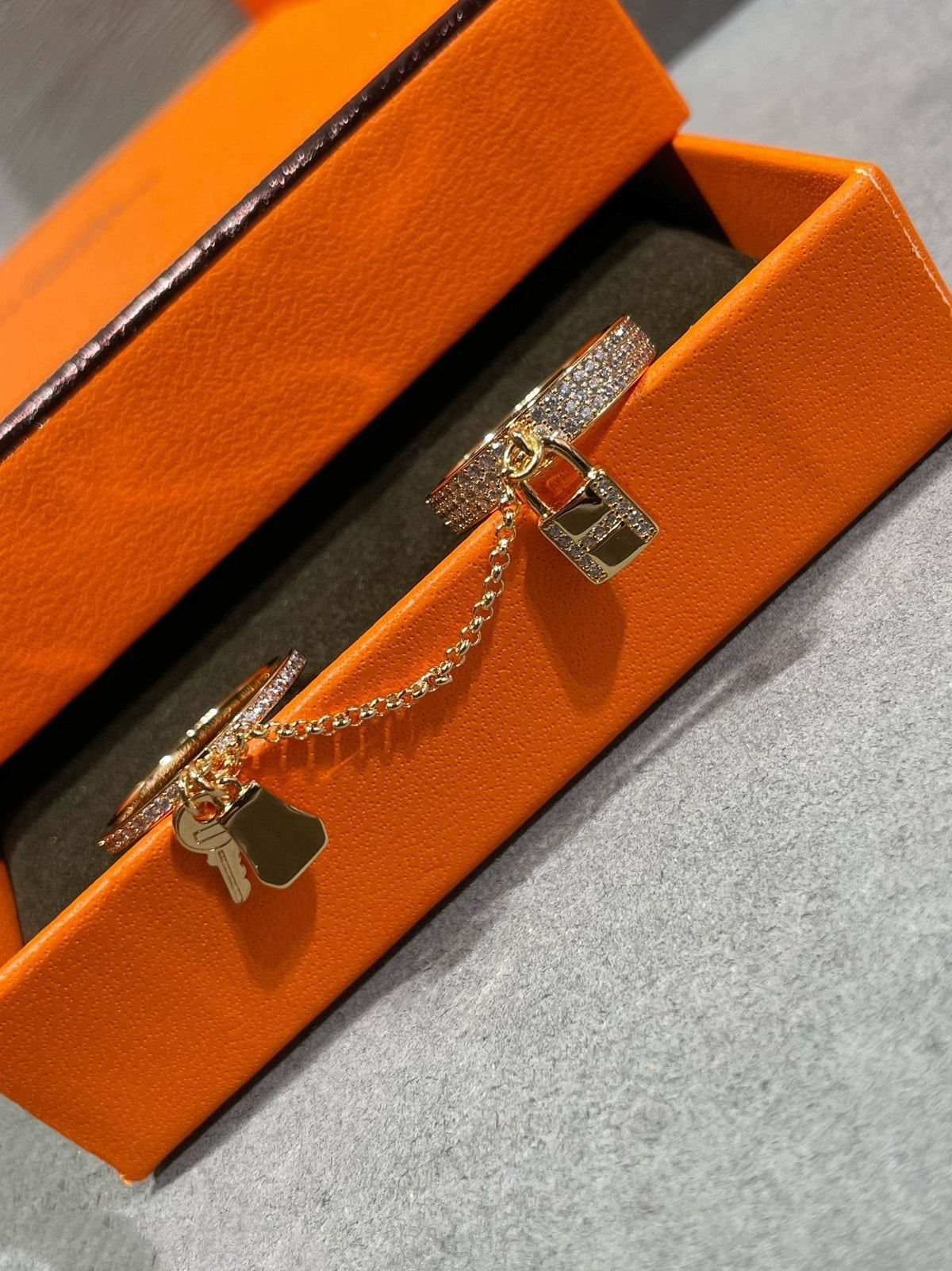 ??MIRA?¡¥HM KELLY CLOCHETTE DOUBLE RING IN  WITH DIAMONDS