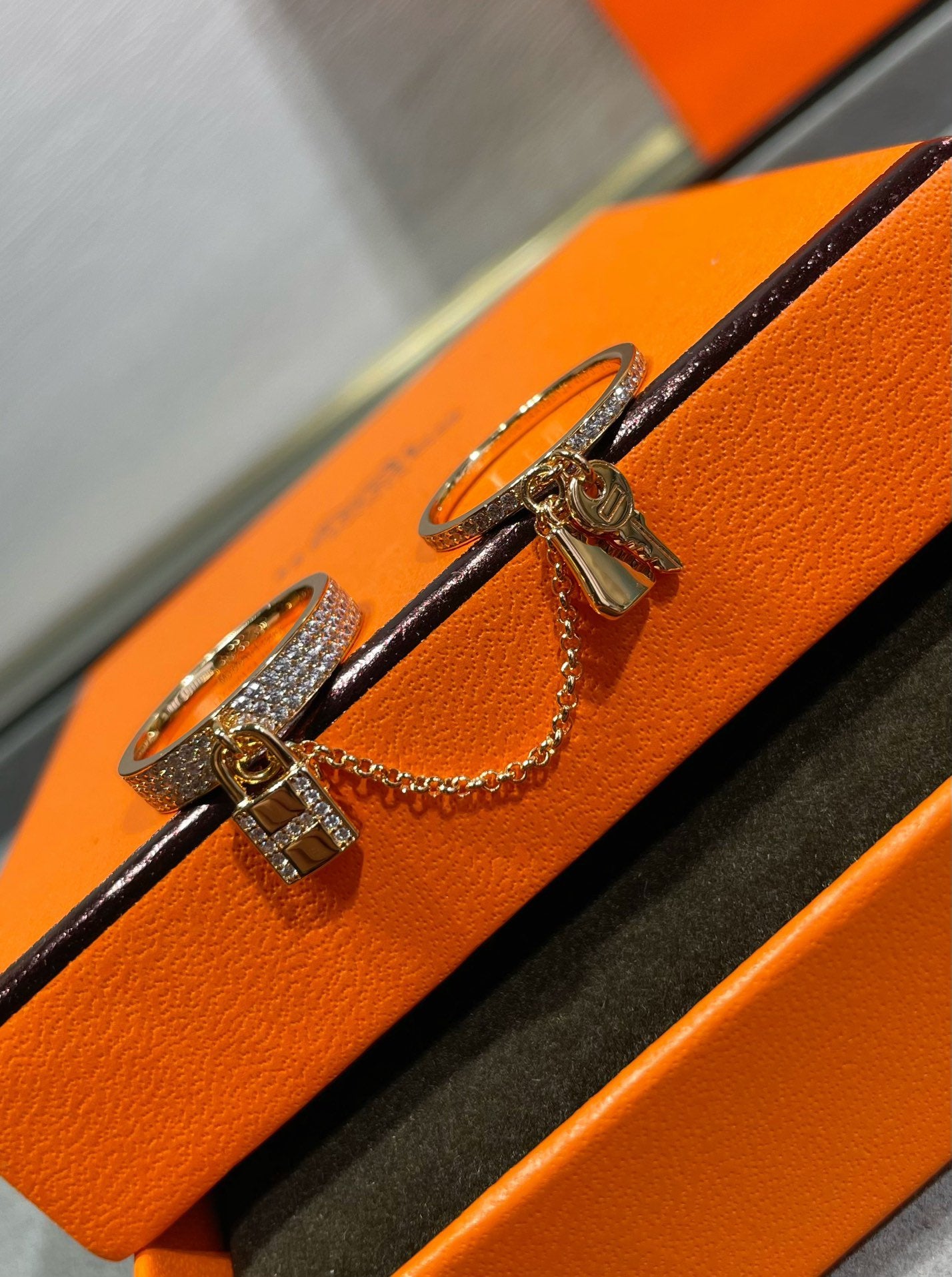 ??MIRA?¡¥HM KELLY CLOCHETTE DOUBLE RING IN  WITH DIAMONDS