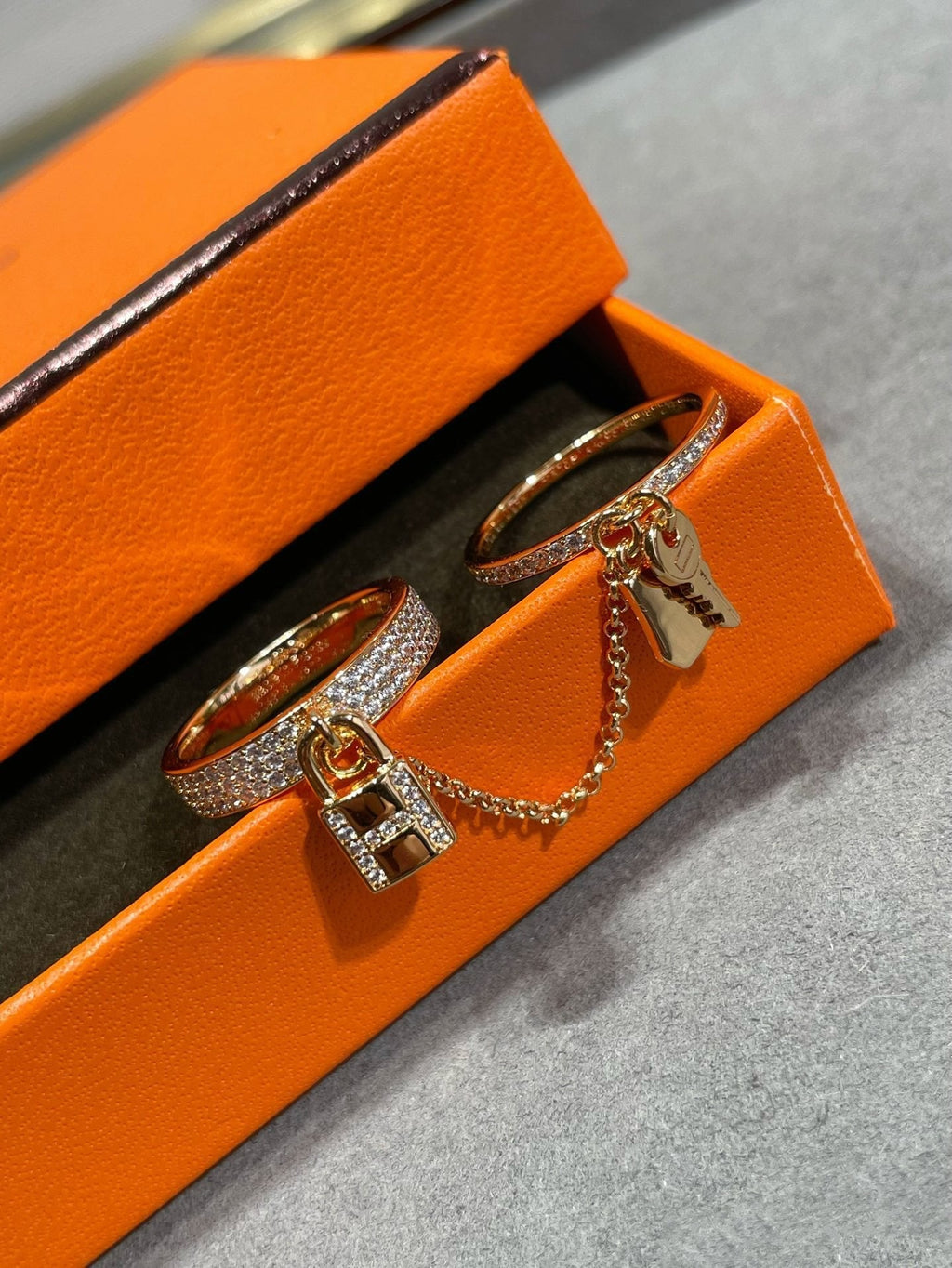 ??MIRA?¡¥HM KELLY CLOCHETTE DOUBLE RING IN  WITH DIAMONDS