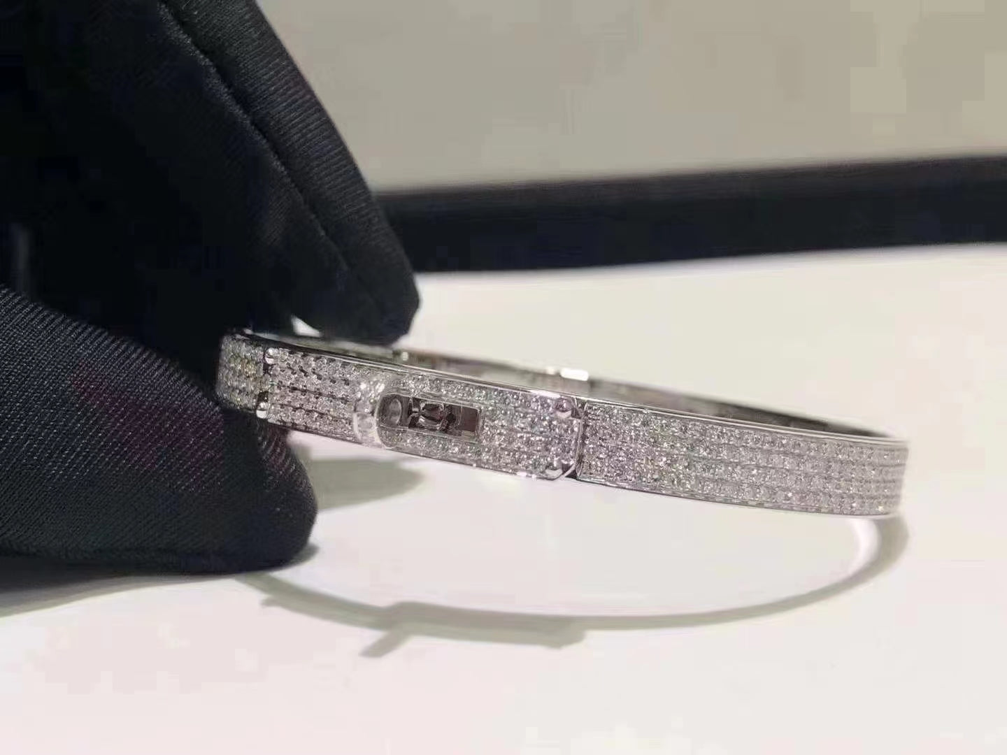 ??MIRA?¡¥HM KELLY BRACELET IN SILVER AND FULL PAVE DIAMOND