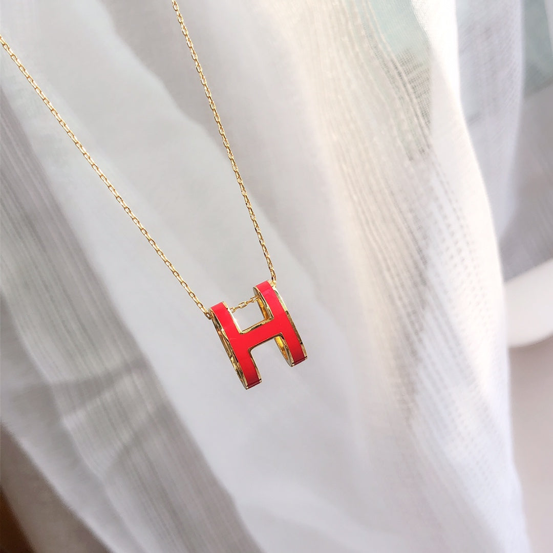 ??MIRA?¡¥HM CLIC RED ENAMEL GOLD NECKLACE