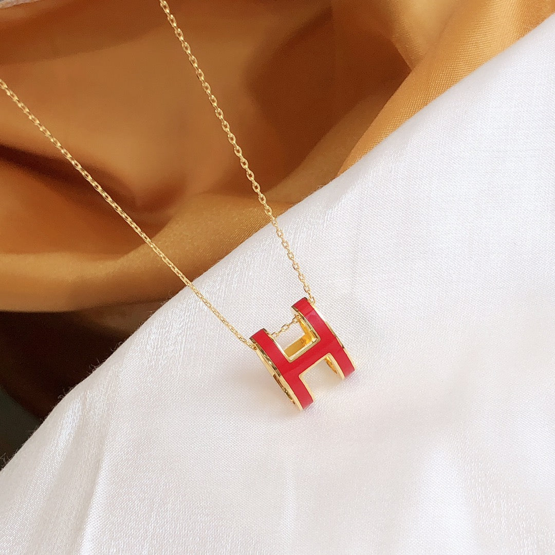 ??MIRA?¡¥HM CLIC RED ENAMEL GOLD NECKLACE
