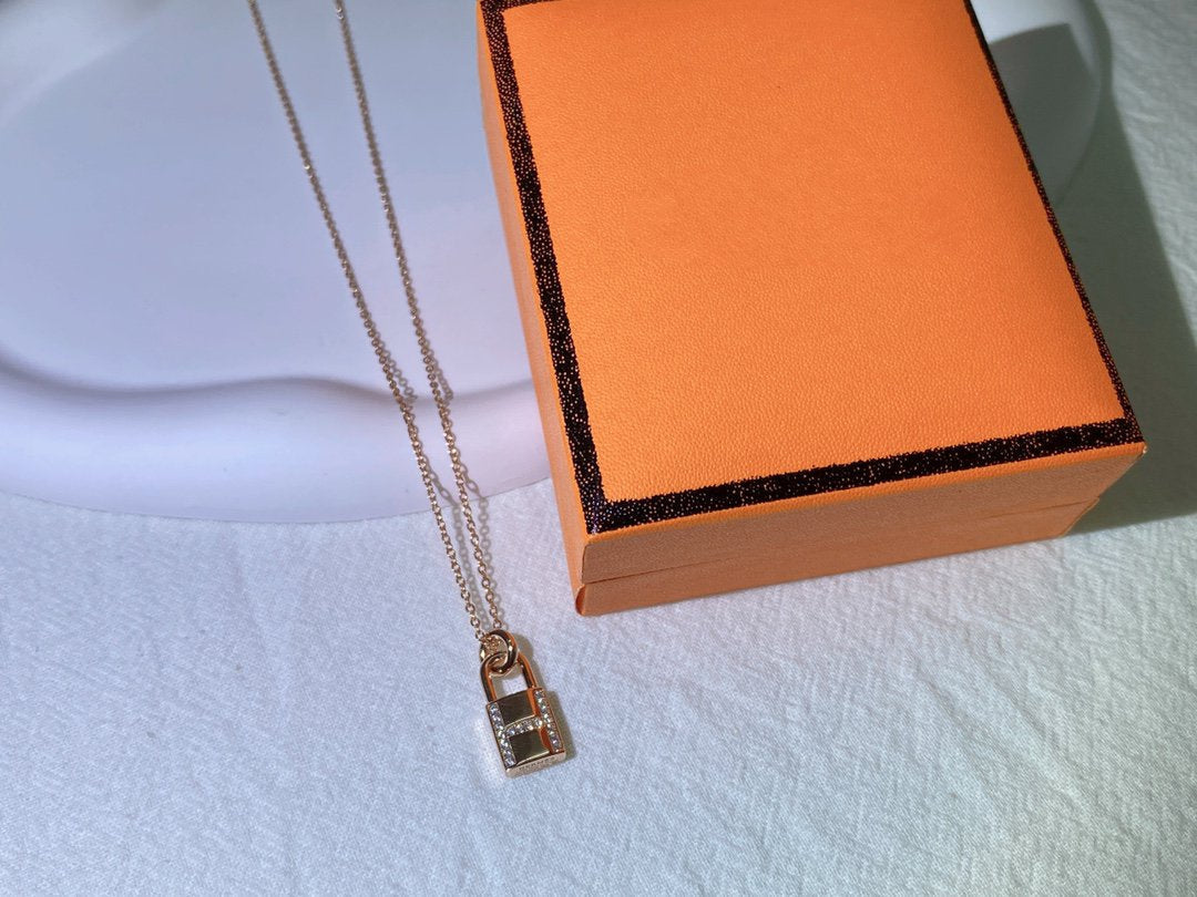 ??MIRA?¡¥HM ADVANCED NICHE LOCK HEAD NECKLACE DIAMONDS