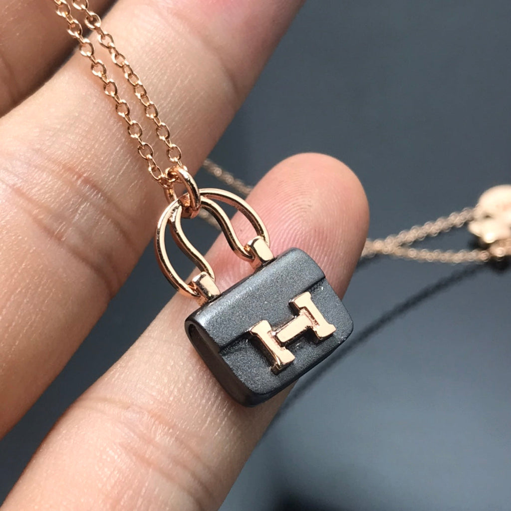 ??MIRA?¡¥WOMEN'S HM AMULETTES CONSTANCE PENDANT NECKLACE
