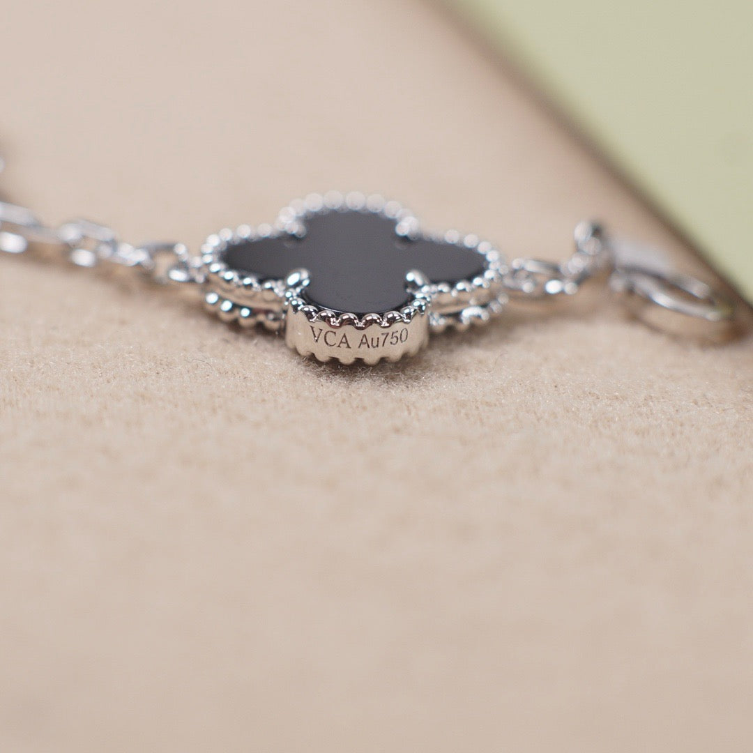 [MIRA]New CLOVER 5 MOTIF ONYXS BRACELET COLLECTION