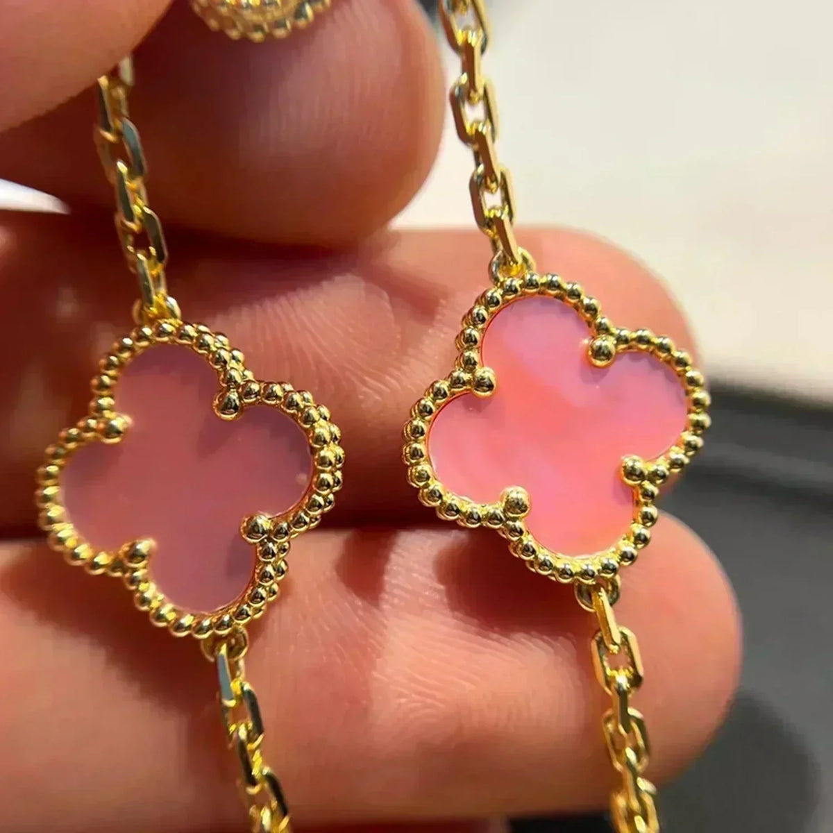 [MIRA]New  CLOVER 5 MOTIFS  PINK MOP BRACELET COLLECTION