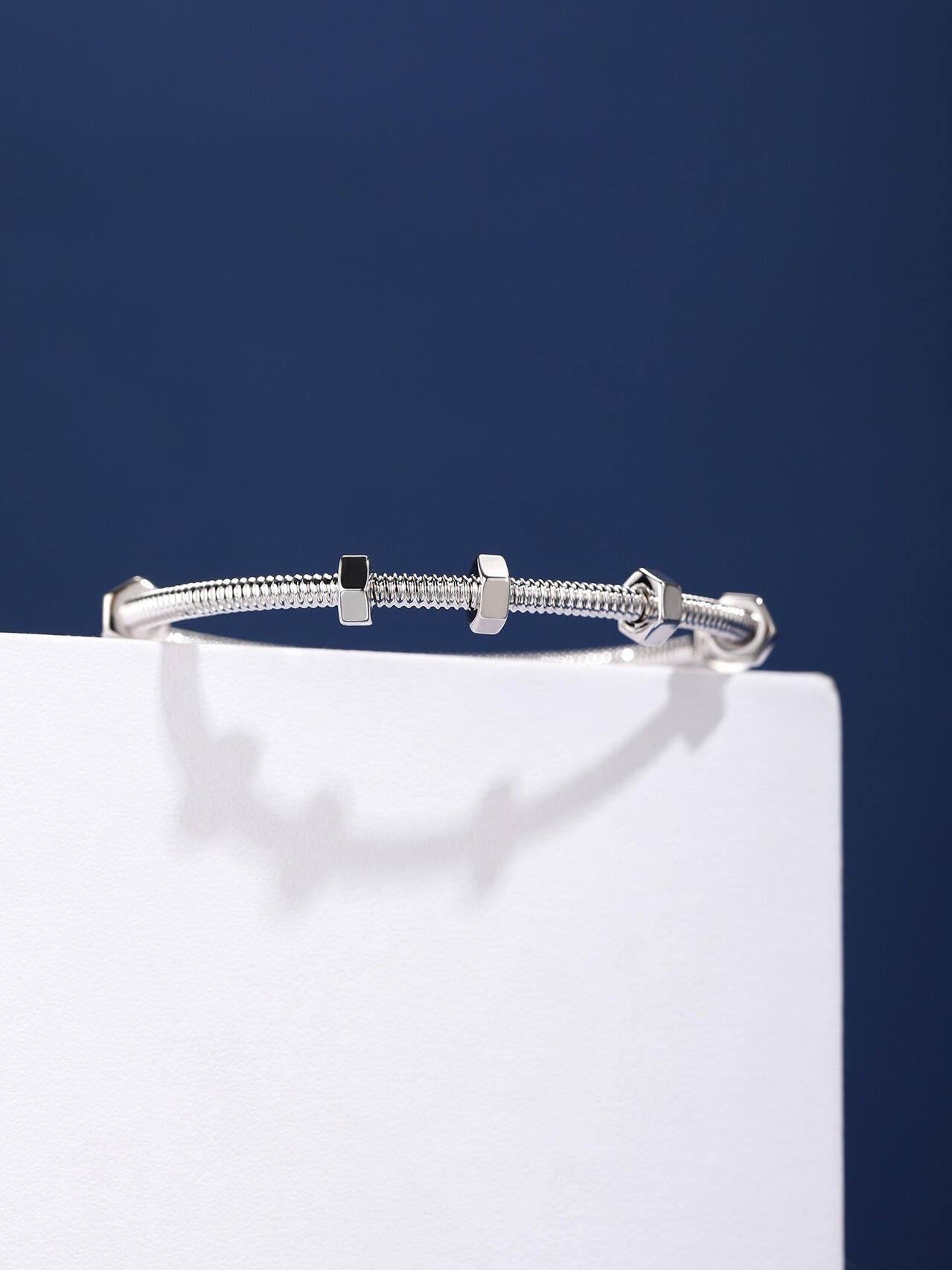 [??MIRA?¡¥]CT THREADED BRACELET